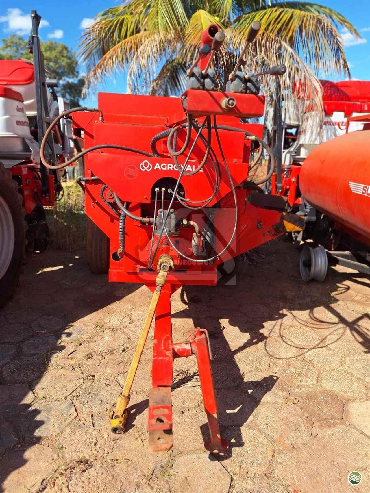 IMPLEMENTOS AGRICOLAS VAGAO FORRAGEIRO VAGÃO MISTURADOR AUTOCARREGÁVEL D4 Máquinas e Implementos BARRA DO GARCAS MATO GROSSO MT